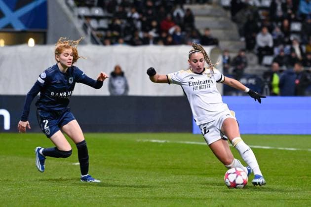 Celina OULD HOCINE ( 2 - PFC ) and Athenea del Castillo ( 22 - Real Madrid ) during the WCL match between PFC and Real Madrid at Stade Charlety on December 14, 2023 in Paris, France. ( Photo by federico pestellini panoramic ) - FOOTBALL : PFC vs Real Madrid - Ligue des Champions Feminine - 14 12 2023 FedericoPestellini Panoramic 