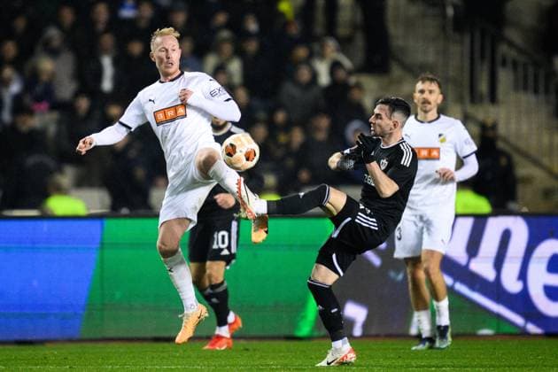 231214 Mikkel Rygaard Jensen of Häcken and Marko Jankovic of Qarabag during the UEFA Europa League match between Qarabag and Häcken on December 14, 2023 in Baku. Photo: Carl Sandin BILDBYRAN kod CS CS0469 fotboll football soccer fotball uefa europa league qarabag häcken bbeng Copyright: CARLxSANDIN BB231214CS064