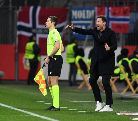 14.12.2023, Leverkusen, Germany, BayARENA, Bayer Leverkusen vs Molde FK - UEFA Europa League 2023 2024 - Group H, Trainer Xabier Xabi Alonso (Bayer 04 Leverkusen) gestikuliert, gestik (Foto Ralf Treese) Leverkusen BayARENA North Rhine-Westphalia Germany