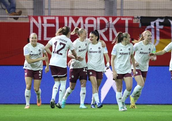 Bayern - Jubel um Torschuetzin Bayerns 11 Lea SCHUELLER (SCHÜLLER). Frauenfussball, Bayern München - Ajax Amsterdam, Championsleague der Frauen, Gruppenphase, am 14.12.2023 in Muenchen, F C B A Y E R N C A M P U S, Deutschland. Quelle Copyright Credit : Oryk HAIST