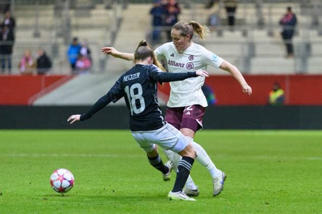 Milicia Keijzer (18 Ajax Amsterdam) and Sydney Lohmann (12 FC Bayern Munich) during the UEFA Womens Champions League group stage match between FC Bayern Munich and Ajax Amsterdam at FC Bayern Campus in Munich, Germany. (Sven Beyrich SPP) Copyright: xSvenxBeyrich SPPx spp-en-SvBe-20231214-D4S_3436