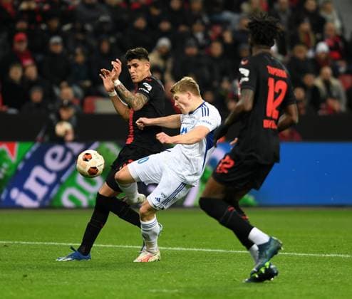 14.12.2023, Leverkusen, Germany, BayARENA, Bayer Leverkusen vs Molde FK - UEFA Europa League 2023 2024 - Group H, Piero Hincapie (Bayer 04 Leverkusen), Kristian Eriksen (Molde FK) und Edmond Tapsoba (Bayer 04 Leverkusen) im Zweikampf (Foto Ralf Treese) Leverkusen BayARENA North Rhine-Westphalia Germany