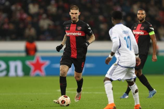 Germany, Leverkusen, 14.12.2023, BayArena, Bayer Leverkusen vs Molde FK - UEFA Europa League 2023 2024 - Group H, Robert Andrich (Bayer 04 Leverkusen) controls the ball Leverkusen BayArena North Rhine-Westfalia Germany
