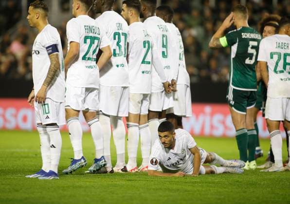 Panathinaikos vs Maccabi Haifa Maccabi Haifa™s player Ilay Hajaj (R) position himself during a free kick execution from the opponents during the UEFA Europa League group F soccer match between Panathinaikos and Maccabi Haifa held at Apostolos Nikolaidis Stadium, in Athens, Greece, 14 December 2023. ATHENS ATHENS Greece Copyright: xPANAGIOTISxMOSCHANDREOUx _NCH2142