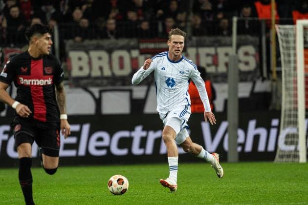 GER, UEFA Europa League 6 Spieltag, Bayer 04 Leverkusen vs Molde Fotballklubb 14.12.2023, BayArena, Leverkusen, GER, UEFA Europa League 6 Spieltag, Bayer 04 Leverkusen vs Molde Fotballklubb Im Bild: Anders Hagelskjaer (Molde Fotballklubb, 25) Einzelaktion; Ganzkörper Ganzkoerper ; Ball am Fuss;