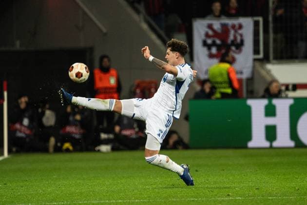 GER, UEFA Europa League 6 Spieltag, Bayer 04 Leverkusen vs Molde Fotballklubb 14.12.2023, BayArena, Leverkusen, GER, UEFA Europa League 6 Spieltag, Bayer 04 Leverkusen vs Molde Fotballklubb Im Bild: Mathias Fjörtoft Lövik Fjoertoft Loevik (Molde Fotballklubb, 31) Einzelaktion; Ganzkörper Ganzkoerper ; Ball am Fuss;