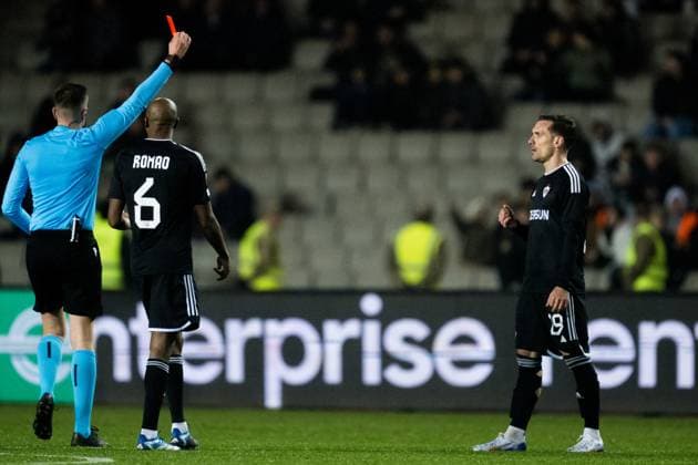 231214 Abdellah Zoubir of Qarabag receives a red card during the UEFA Europa League match between Qarabag and Häcken on December 14, 2023 in Baku. Photo: Carl Sandin BILDBYRAN kod CS CS0469 fotboll football soccer fotball uefa europa league qarabag häcken bbeng bbauto depp Copyright: CARLxSANDIN BB231214CS074