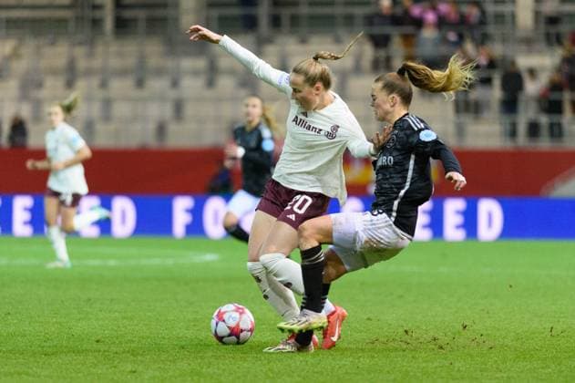 Franziska Kett (20 FC Bayern Munich) and Milicia Keijzer (18 Ajax Amsterdam) during the UEFA Womens Champions League group stage match between FC Bayern Munich and Ajax Amsterdam at FC Bayern Campus in Munich, Germany. (Sven Beyrich SPP) Copyright: xSvenxBeyrich SPPx spp-en-SvBe-20231214-D4S_3465