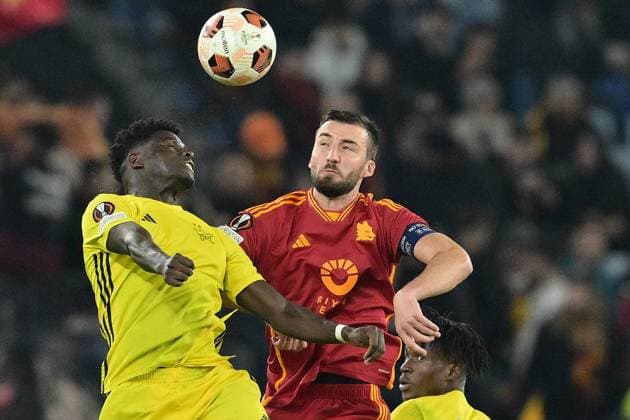 Foto Alfredo Falcone LaPresse 14 Dicembre 2023 - Roma, Italia - calcio - Roma vs Sheriff Tiraspol - Uefa Europa League 2023-2024 Girone G - Stadio Olimpico di Roma. Nella foto: Joao Paulo Fernandes (FC Sheriff Tiraspol) Bryan Cristante (4 AS Roma) Foto Alfredo Falcone LaPresse December 14, 2023 Rome, Italy - sport, soccer - Roma vs Sheriff Tiraspol - Uefa Europe League 2023-2024 Group G - Olimpic Stadium & xee;n Rome. In the pic: Joao Paulo Fernandes (FC Sheriff Tiraspol) Bryan Cristante (4 AS Roma)  Copyright: xAlfredoxFalcone LaPressex