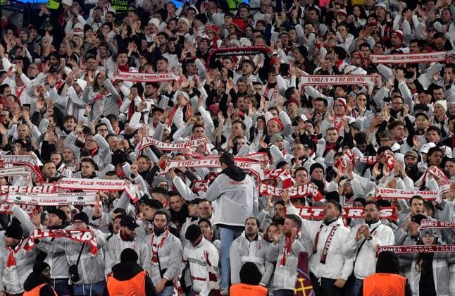 SC Freiberg fans prior to kick off West Ham United v Freiburg, UEFA Europa League, Group A, Football, London Arena, London, UK - 14 Dec 2023 EDITORIAL USE ONLY No use with unauthorised audio, video, data, fixture lists, club league logos or live services. Online in-match use limited to 120 images, no video emulation. No use in betting, games or single club league player publications. Copyright: xAlanxWalter Shutterstockx 14254269m