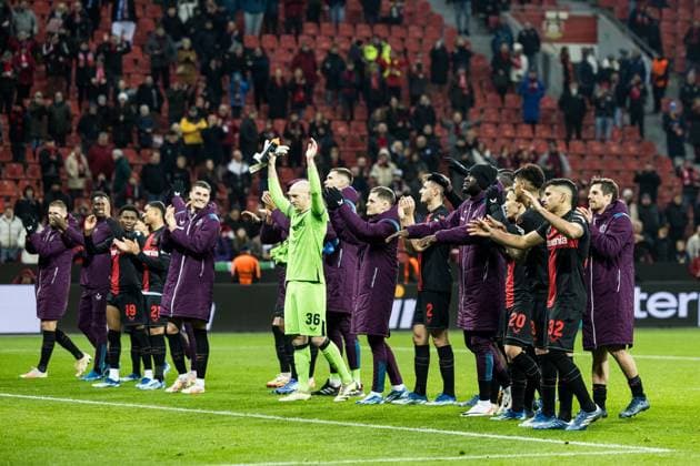 UEFA Europa League: Bayer 04 Leverkusen - Molde FK; 14.12.2023 Die Spieler von Bayer 04 Leverkusen feiern den Sieg mit der Kurve UEFA Europa League 6. Spieltag: Bayer 04 Leverkusen - Molde FK, BayArena Leverkusen am 14.12.2023 DFL REGULATIONS PROHIBIT ANY USE OF PHOTOGRAPHS AS IMAGE SEQUENCES AND OR QUASI-VIDEO. Copyright: xBEAUTIFULxSPORTS Wunderlx