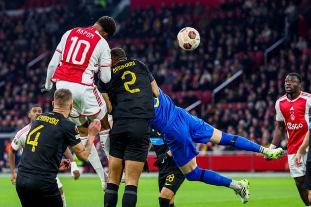 AMSTERDAM, 14-12-2023 , JohanCruyff Arena, Europa League Football season 2023 2024. Ajax player Chuba Akpom (l) scores against AEK goalkeeper Giorgos Athanasiadis (r) during the match Ajax - AEK Athens. Ajax - AEK Athens  x23520139x Copyright: