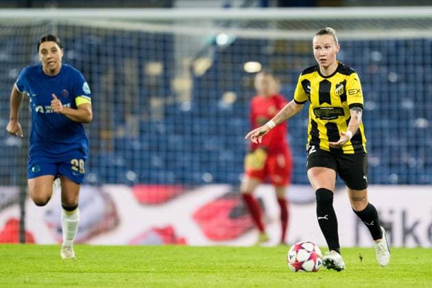 231214 Marika Bergman Lundin of Häcken during the UEFA Women s Champions League football match between Chelsea and Häcken on December 14, 2023 in London. Photo: Mathias Bergeld BILDBYRAN kod MB MB0807 fotboll football soccer fotball champions league chelsea häcken dam bbeng bbauto Copyright: MATHIASxBERGELD BB231214MB023