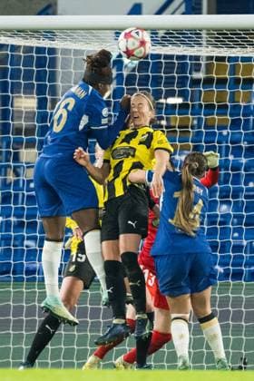 231214 Kadeisha Buchanan and Fran Kirby of Chelsea against Aivi Luik of Häcken during the UEFA Women s Champions League football match between Chelsea and Häcken on December 14, 2023 in London. Photo: Mathias Bergeld BILDBYRAN kod MB MB0807 fotboll football soccer fotball champions league chelsea häcken dam bbeng bbauto Copyright: MATHIASxBERGELD BB231214MB025