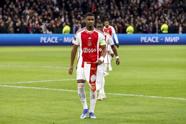 AMSTERDAM - Jorrel Hato of Ajax youngest ever captain Ajax in European match during the UEFA Europa League Group B match between Ajax Amsterdam and AEK Athene FC at the Johan Cruyff ArenA on December 14, 2023 in Amsterdam, Netherlands. ANP MAURICE VAN STEEN UEFA Europa League 2023 24 2023 2024 xVIxANPxSportx xxANPxIVx 486300672 originalFilename: 486300672.jpg