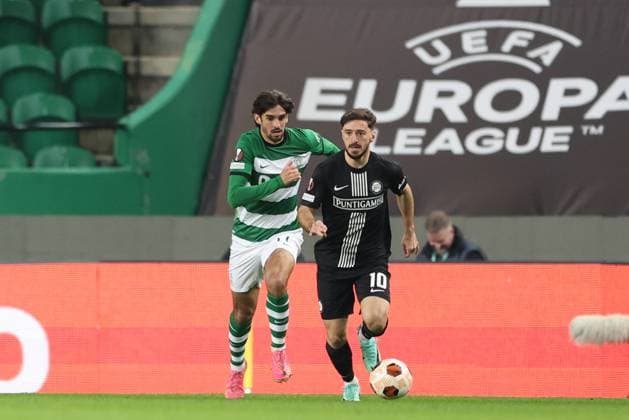 SOCCER - UEFA EL, Sporting vs Sturm LISBON,PORTUGAL,14.DEC.23 - SOCCER - UEFA Europa League, group stage, Sporting CP vs SK Sturm Graz. Image shows Trincao (Sporting Lissabon) and Otar Kiteishvili (Sturm).  GEPAxpictures xChrisxBauer