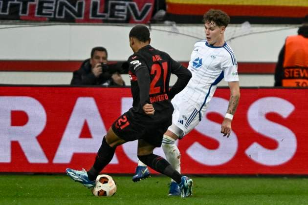 v. li. im Zweikampf Amine Adli ( 21, Bayer Leverkusen) Martin Linnes ( 21, Molde FK) 14.12.2023 Fussball Europa League, Bayer 04 Leverkusen vs Molde FK, BayArena, Leverkusen, NRW Germany