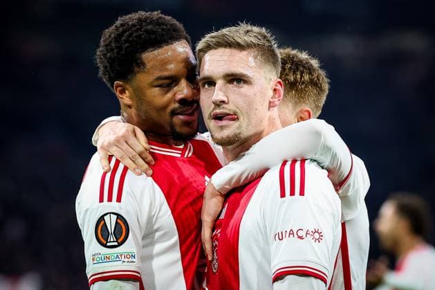 AMSTERDAM, 14-12-2023 , JohanCruyff Arena, Europa League Football season 2023 2024. Ajax player Kenneth Taylor scores the 2-1 and celebrates with Ajax player Kristian Hlynsson (m) and Ajax player Chuba Akpom (l) during the match Ajax - AEK Athens. Ajax - AEK Athens  x23520715x Copyright: