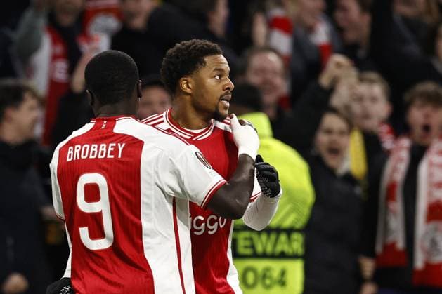 AMSTERDAM - (l-r) Brian Brobbey of Ajax, Chuba Akpom of Ajax celebrate the 1-0 during the UEFA Europa League Group B match between Ajax Amsterdam and AEK Athene FC at the Johan Cruyff ArenA on December 14, 2023 in Amsterdam, Netherlands. ANP MAURICE VAN STEEN UEFA Europa League 2023 24 2023 2024 xVIxANPxSportx xxANPxIVx 486302343 originalFilename: 486302343.jpg