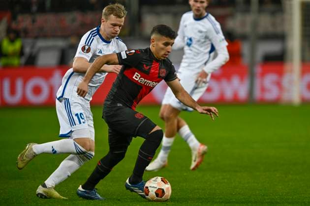 v. li. im Zweikampf Eirik Haugan ( 19, Molde FK) Gustavo Puerta ( 32, Bayer Leverkusen) 14.12.2023 Fussball Europa League, Bayer 04 Leverkusen vs Molde FK, BayArena, Leverkusen, NRW Germany