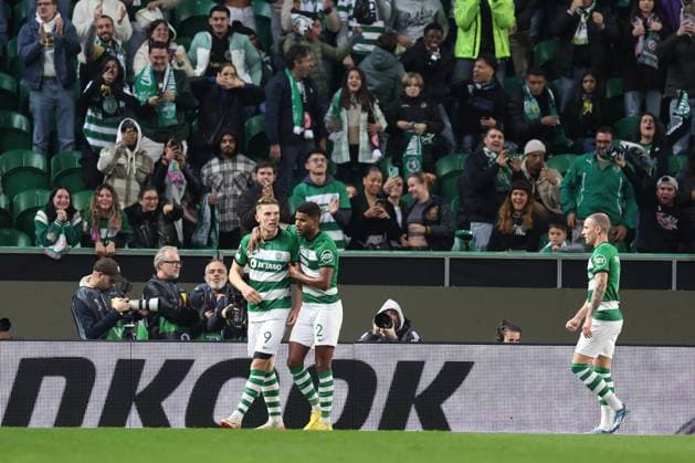 SOCCER - UEFA EL, Sporting vs Sturm LISBON,PORTUGAL,14.DEC.23 - SOCCER - UEFA Europa League, group stage, Sporting CP vs SK Sturm Graz. Image shows the rejoicing of Viktor Gyoekeres and Matheus Reis (Sporting Lissabon).  GEPAxpictures xChrisxBauer