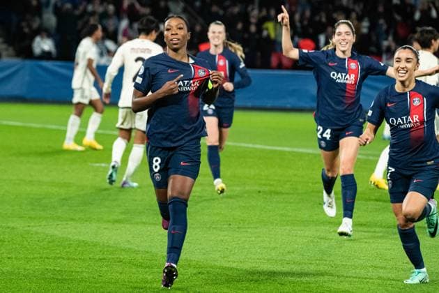 Joie des joueuses du PSG aprÃ s le but de Grace Geyoro (PSG) FOOTBALL : PSG vs AS Roma - UEFA WomenÂ’s Champions League - 14 12 2023 BaptisteAutissier Panoramic 