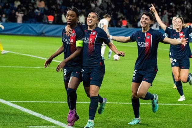 Joie des joueuses du PSG aprÃ s le but de Grace Geyoro (PSG) FOOTBALL : PSG vs AS Roma - UEFA WomenÂ’s Champions League - 14 12 2023 BaptisteAutissier Panoramic 