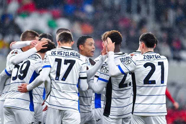 SOSNOWIEC, POLAND - DECEMBER 14: Luis Muriel (9) of Atalanta BC celebrates his goal with teammates during UEFA Europa League Matchday 6 group stage match between Rakow Czestochowa and Atalanta BC at Zaglebiowski Park Sportowy on December 14, 2023 in Sosnowiec, Rakow Czestochowa v Atalanta BC Copyright: xMateuszxSobczakx
