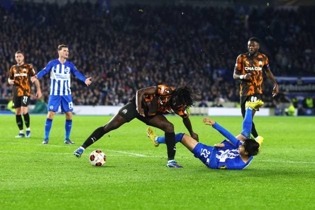 Brighton v Marseille 14 December 2023, Brighton - UEFA EUROPA League, Group B - Brighton & Hove Albion v Olympique de Marseille - Kaoru Mitoma of Brighton & Hove Albion goes over the top of Bamo Meite of Olympique de Marseille - Photo: Charlotte Wilson Offside. Brighton UK Copyright: xCharlottexWilsonx xOffsidexOffside