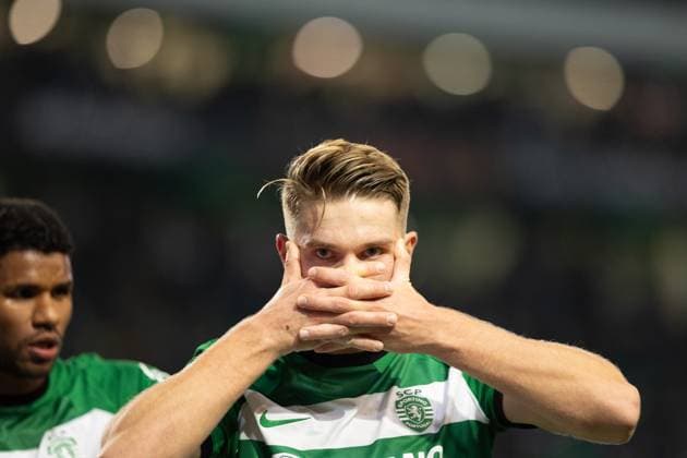 Viktor Gyokeres celebrates after scoring goal during UEFA Europa League 23 24 game between Sporting CP and SK Sturm Graz at Estadio Jose Alvalade, Lisbon, Portugal. (Maciej Rogowski) Lisbon Estadio Jose Alvalade Portugal Copyright: xMaciejxRogowskix scpgraz-28