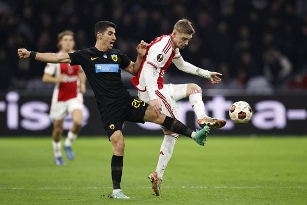 AMSTERDAM - (l-r) Ehsan Hajsafi of AEK Athens, Kenneth Taylor of Ajax during the UEFA Europa League Group B match between Ajax Amsterdam and AEK Athene FC at the Johan Cruyff ArenA on December 14, 2023 in Amsterdam, Netherlands. ANP MAURICE VAN STEEN UEFA Europa League 2023 24 2023 2024 xVIxANPxSportx xxANPxIVx 486306754 originalFilename: 486306754.jpg