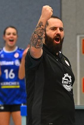 Trainer Konstantin Bitter (Stuttgart), Dresdner SC gegen Allianz MTV Stuttgart, Volleyball, DVV-Pokal Halbfinale, DDV Pokal, Margon Arena Dresden Bodenbacher Straße, DSC, Saison 2023 2024, 14.12.2023,