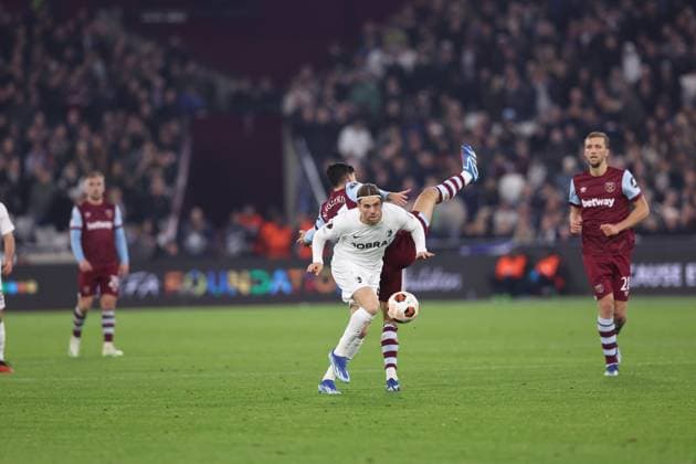 London, England, 14th December 2023. Manuel Guide of SC Freiburg tussles with Nayef Aguerd of West Ham United during the UEFA Europa League match at the London Stadium, London. Picture credit should read: David Klein Sportimage EDITORIAL USE ONLY. No use with unauthorised audio, video, data, fixture lists, club league logos or live services. Online in-match use limited to 120 images, no video emulation. No use in betting, games or single club league player publications. SPI-2801-0040