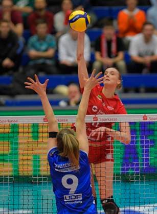 14.12.2023, Dresdens Grace Frohling gegen Stuttgarts Eline Timmerman, Dresdner SC - MTV Allianz Stuttgart, Volleyball, DVV-Pokal, Halbfinale, Dresden Deutschland
