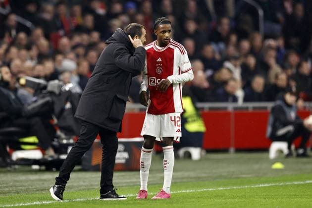 AMSTERDAM - (l-r) Ajax coach John van t Schip, Ar Jany Martha of Ajax during the UEFA Europa League group B match between Ajax Amsterdam and AEK Athene FC at the Johan Cruyff ArenA on December 14, 2023 in Amsterdam, Netherlands. ANP MAURICE VAN STEEN UEFA Europa League 2023 24 2023 2024 xVIxANPxSportx xxANPxIVx 486309280 originalFilename: 486309280.jpg