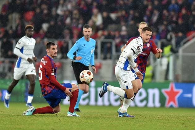 2023.12.14 Sosnowiec Pilka nozna, UEFA Liga Europy, sezon 2023 2024 Rakow Czestochowa - Atalanta Bergamo N z Adnan Kovacevic, Mario Pasalic Foto Krzysztof Porebski PressFocus 2023.12.14 Sosnowiec Football, UEFA Europa League, 2023 24 season Rakow Czestochowa - Atalanta Bergamo Adnan Kovacevic, Mario Pasalic Credit: Krzysztof Porebski PressFocus NEWSPIX.PL --- Newspix.pl POLAND OUT!  20231214PF_KP97037