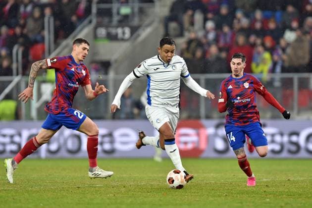 2023.12.14 Sosnowiec Pilka nozna, UEFA Liga Europy, sezon 2023 2024 Rakow Czestochowa - Atalanta Bergamo N z Bogdan Racovitan, Luis Muriel, Srdjan Plavsic Foto Krzysztof Porebski PressFocus 2023.12.14 Sosnowiec Football, UEFA Europa League, 2023 24 season Rakow Czestochowa - Atalanta Bergamo Bogdan Racovitan, Luis Muriel, Srdjan Plavsic Credit: Krzysztof Porebski PressFocus NEWSPIX.PL --- Newspix.pl POLAND OUT!  20231214PF_KP97043