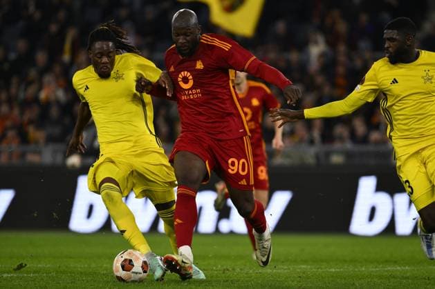 Munashe Garananga of F.C. Sheriff Tiraspol and Romelu Lukaku of A.S. Roma during the UEFA Europa League Matchday 6, Group G, between A.S. Roma - F.C. Sheriff Tiraspol on 14 December 2023 at the Olympic Stadium in Rome, Italy.  Copyright: xDomenicoxCippitelli IPAxSportx x xx IPA_42226665 IPA_Agency_IPA42226665