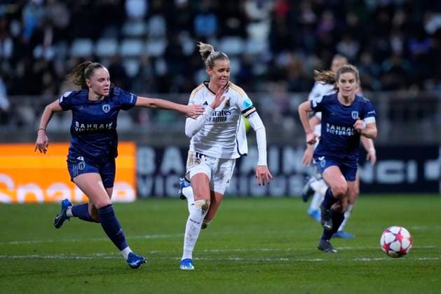 Lou Bogaert (3) (Paris FC) - Caroline Moller (16) (RMA) Football Feminin : Paris FC -Real Madrid GlennGervot Panoramic 
