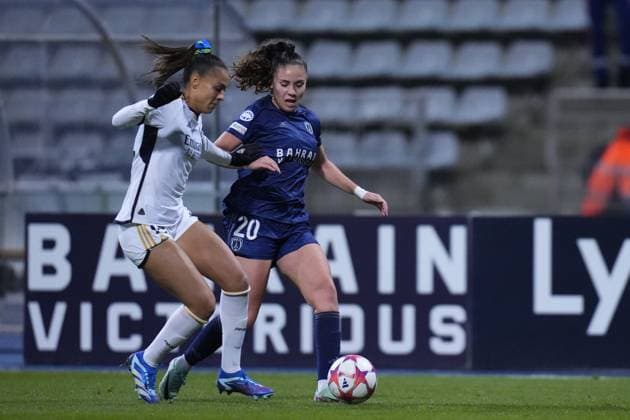 Kathellen Sousa (14) (RMA) - Louna Ribadeira (20) (Paris FC) Football Feminin : Paris FC -Real Madrid GlennGervot Panoramic 