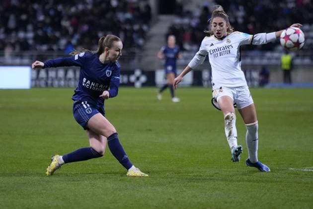 Julie Dufour (11) (Paris FC) - Olga Carmona (7) (RMA) Football Feminin : Paris FC -Real Madrid GlennGervot Panoramic 