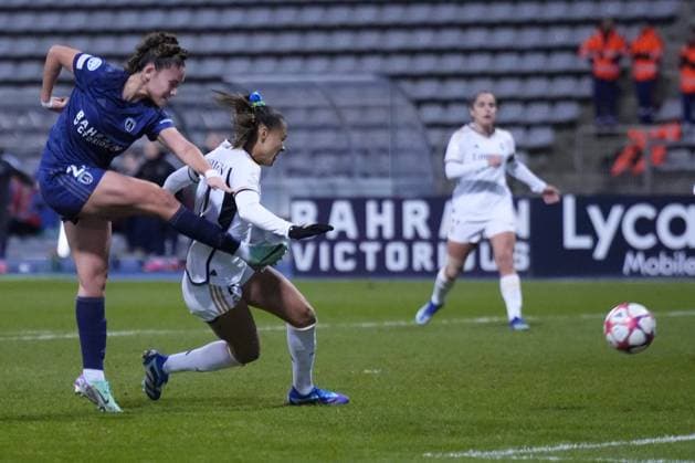 Louna Ribadeira (20) (Paris FC) - Kathellen Sousa (14) (RMA) Football Feminin : Paris FC -Real Madrid GlennGervot Panoramic 