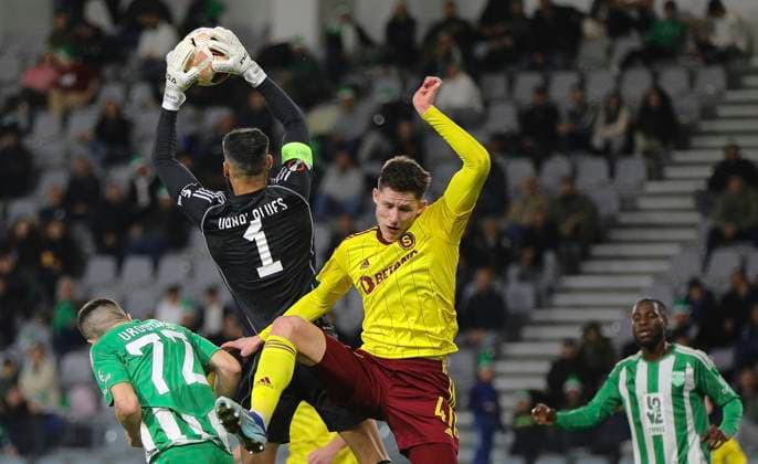 Cyprus Soccer Europa League Aris goalkeeper Vana saves the ball by Sparta s Martin Vitik, right, during the Europa League group C soccer match between Aris Limassol and Sparta Praha at the Alfamega Stadium in Limassol. Cyprus, Thursday, Dec. 14, 2023. Limassol Cyprus  Copyright: xDanilxShamkinx originalFilename:shamkin-notitle231214_npGc7.jpg