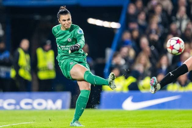 231214 Goalkeeper Zecira Musovic of Chelsea during the UEFA Women s Champions League football match between Chelsea and Häcken on December 14, 2023 in London. Photo: Mathias Bergeld BILDBYRAN kod MB MB0807 fotboll football soccer fotball champions league chelsea häcken dam bbeng Copyright: MATHIASxBERGELD BB231214MB128