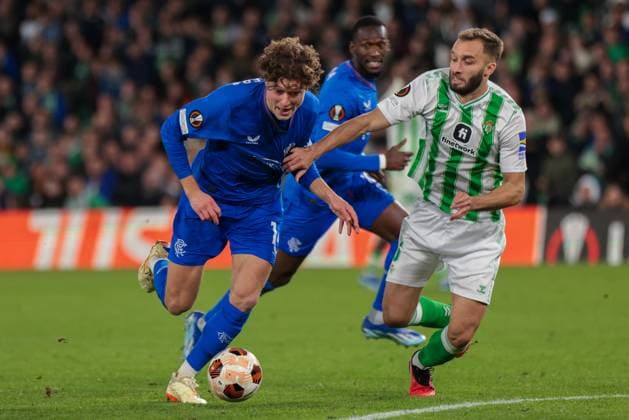 December 14, 2023, Seville, Spain: SEVILLE, SPAIN - DECEMBER 14: Sam Lammers of Rangers FC battle for the ball during the UEFA Europe League - Group C match between Real Betis and Rangers FC at Benito Villamarin on December 14, 2023 in Seville, Spain. Seville Spain - ZUMAd159 0374736478st Copyright: xJosexLuisxContrerasx