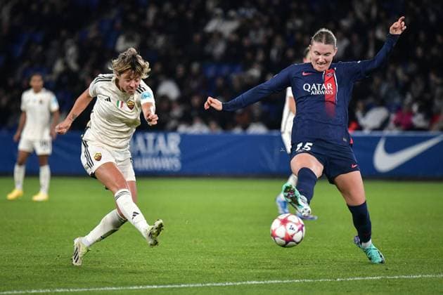 Women s Champions League - PSG v AS Roma AS Roma s forward Valentina Giacinti kicks the ball during the Women s UEFA Champions League football match between Paris Saint-Germain and AS Roma at the Parc des Princes stadium in Paris, France on December 14, 2023. Photo by Firas Abdullah ABACAPRESS.COM Paris Ile-de-France France  Copyright: xAbdullahxFiras ABACAx