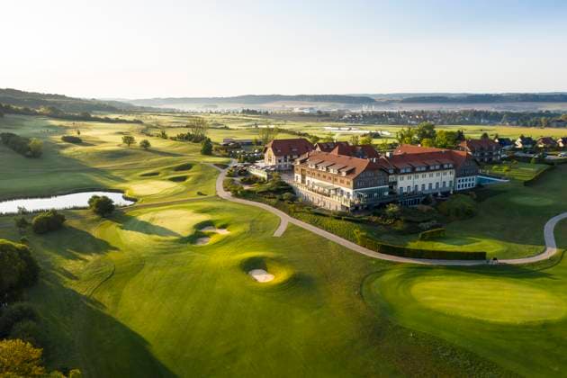 Sport Themen der Woche KW50 Sport Bilder des Tages Fussball Euro 2024 DFB Maenner-Nationalmannschaft trainiert vor der EURO 2024 in Thueringen: Ansicht des Spa und Golf Resort Weimarer Land, hier bereitet sich die Deutsche Fussball Nationalmannschaft auf die Euro 2024 vor Foto: Stefan von Stengel via DFB DFB Maenner-Nationalmannschaft trainiert vor der EURO 2024 in Thueringen *** Football Euro 2024 DFB mens national team trains ahead of EURO 2024 in Thuringia View of the Spa and Golf Resort Weimarer Land, where the German national football team is preparing for Euro 2024 Photo Stefan von Stengel via DFB DFB mens national team trains ahead of EURO 2024 in Thuringia