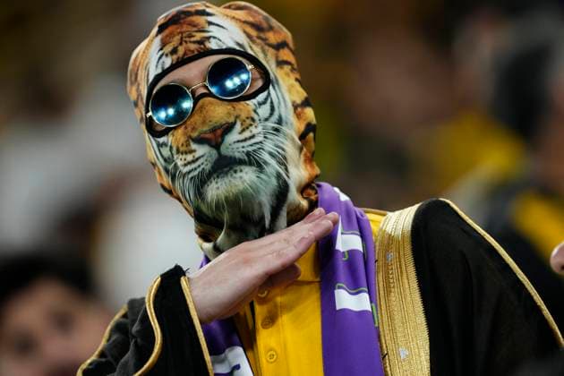 Sport Themen der Woche KW50 Sport Bilder des Tages Al Ahly FC v Al Ittihad FC - FIFA Club World Cup Saudi Arabia 2023 Al Ittihad supporter during the FIFA Club World Cup Saudi Arabia 2023 match between Al Ahly FC v Al Ittihad FC at King Abdullah Sports City on December 15, 2023 in Jeddah, Saudi Arabia. Jeddah Saudi Arabia  Copyright: xJosexBretonx originalFilename:breton-alahlyfc231215_nphcz.jpg