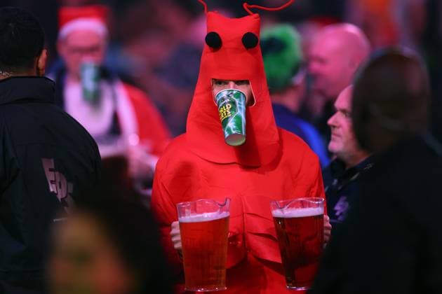 Sport Themen der Woche KW50 Sport Bilder des Tages 15th December 2023, Alexandra Palace, London, England; 2023 24 PDC Paddy Power World Darts Championships Day 1; Darts fans in fancy dress  ActionPlus12585976 ShaunxBrooks