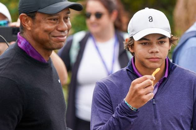 Sport Themen der Woche KW50 Sport Bilder des Tages December 15, 2023, Orlando, Florida, USA: Tiger Woods (L) and Charlie Woods chat on the 10th tee during the 2023 PNC Championship Pro-Am at Ritz-Carlton Golf Club. Orlando USA - ZUMAw109 20231215_fap_w109_003 Copyright: xDebbyxWongx
